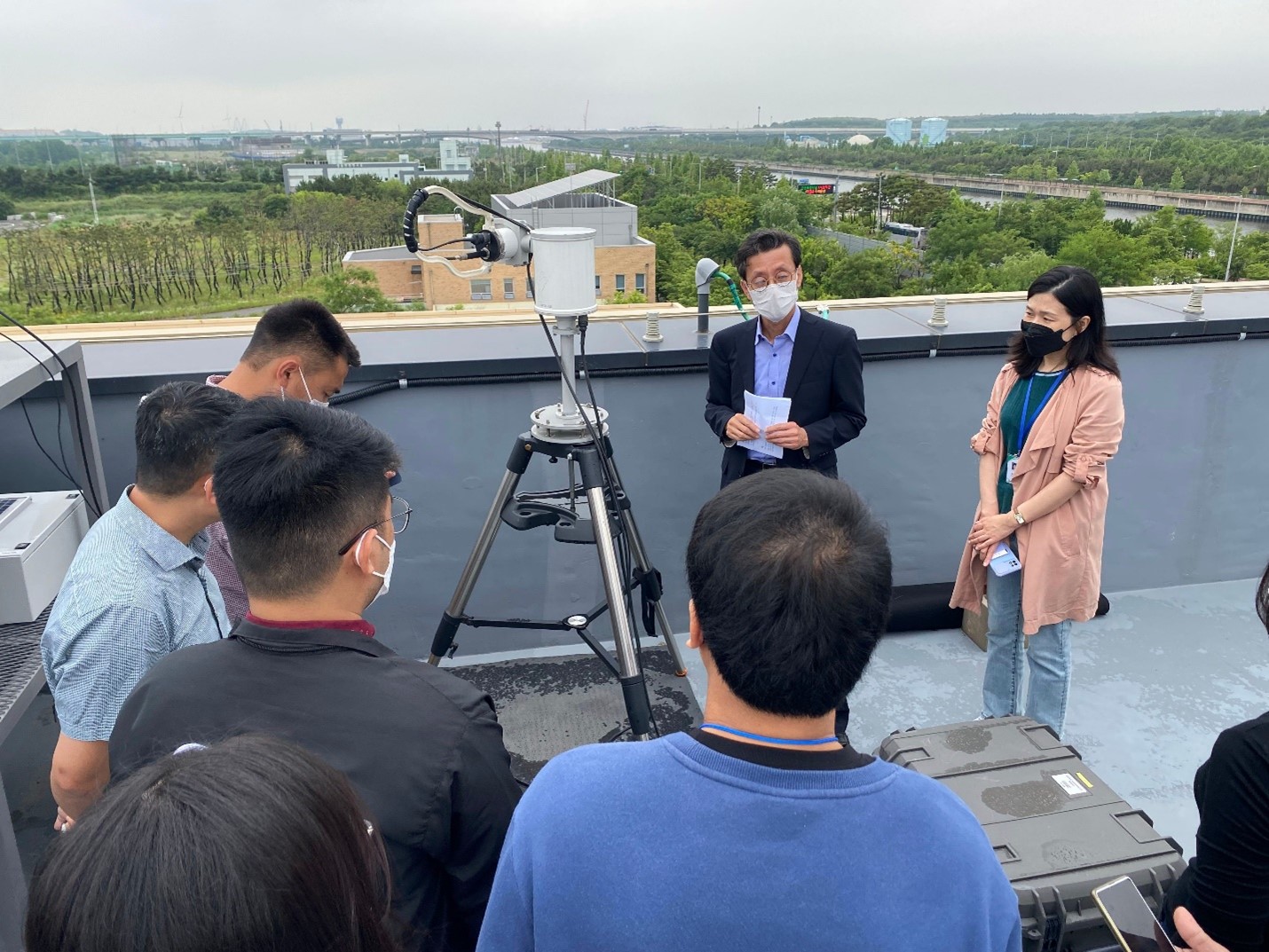 Photo 2: Pandora instrument installation and operation demonstration on the roof top of the Environmental Satellite Center in Incheon, Republic of Korea.